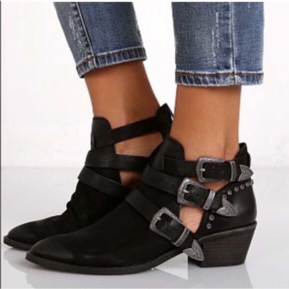 Dolce Vita Spur Western Buckle Ankle Booties Black Leather Size 9.5 Boho Moto - Picture 3 of 14